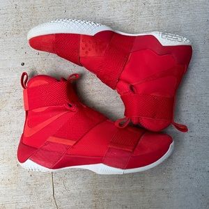 NIKE Basketball Lebron Soldier 10 Sz. 8.5 Red